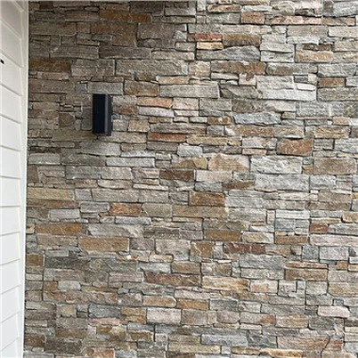 Grå och rostig kvartsitbyggnad Natursten JRN-4649